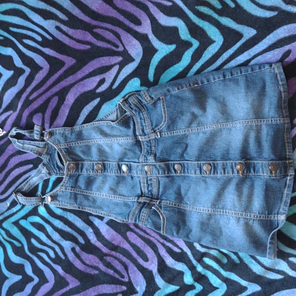 A tank top/ overall skirt